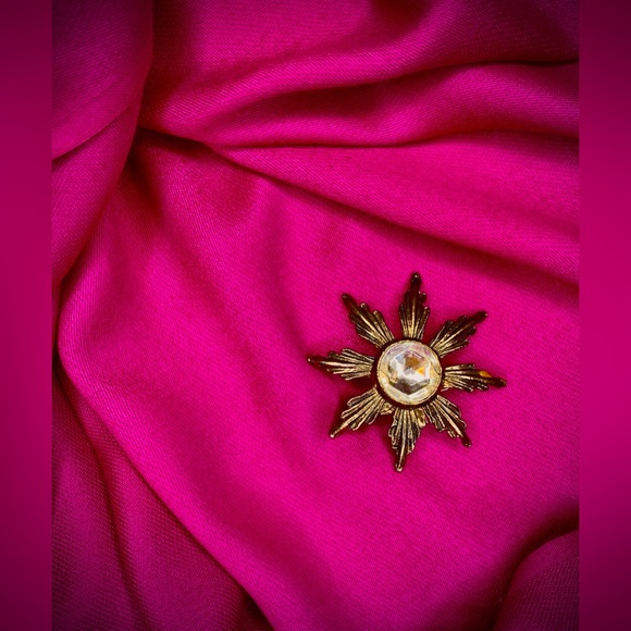 Vintage dramatic bronze with cut glass star pin - Picture 3 of 8